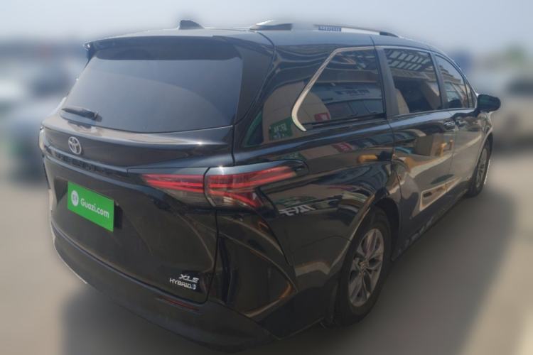 Used Toyota SIENNA 2021 2.5L Four-Wheel Drive XLE 7-Seater Canadian Version Rear Right 45 Deg