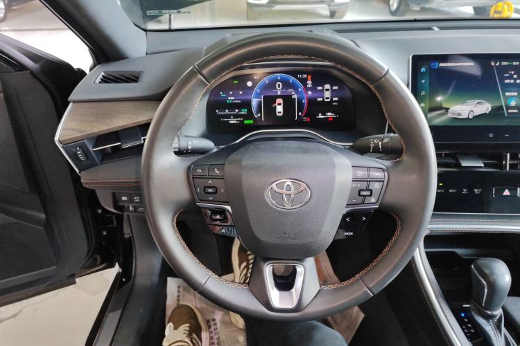 Used Toyota Avalon 2024 Dual-Motor 2.0L Premium Edition
