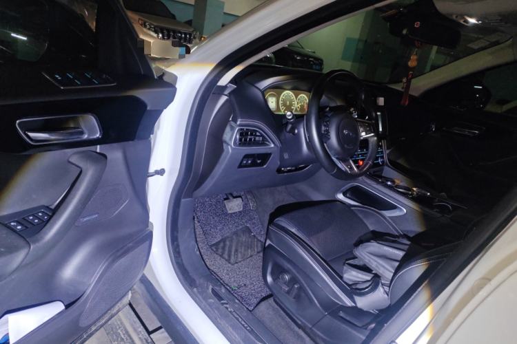 Used Jaguar F-PACE 2016 2.0T Two-Wheel-Drive R-Sport Sport Edition
