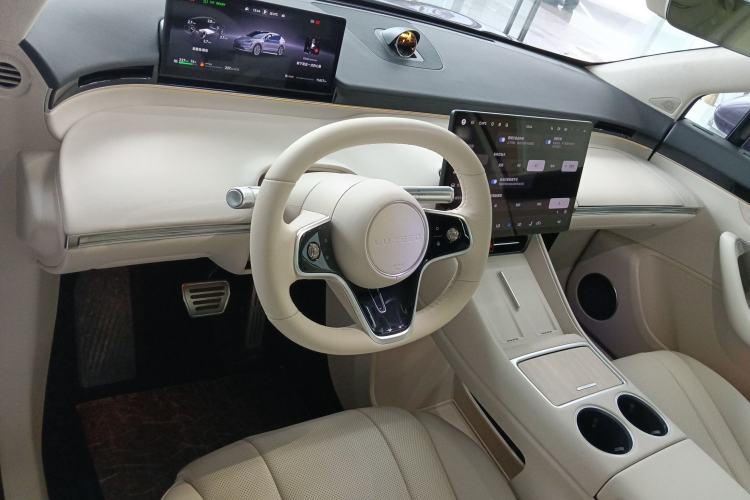 Used Hima Luxeed R7 2025 Extended-Range 331km Ultra Center Console