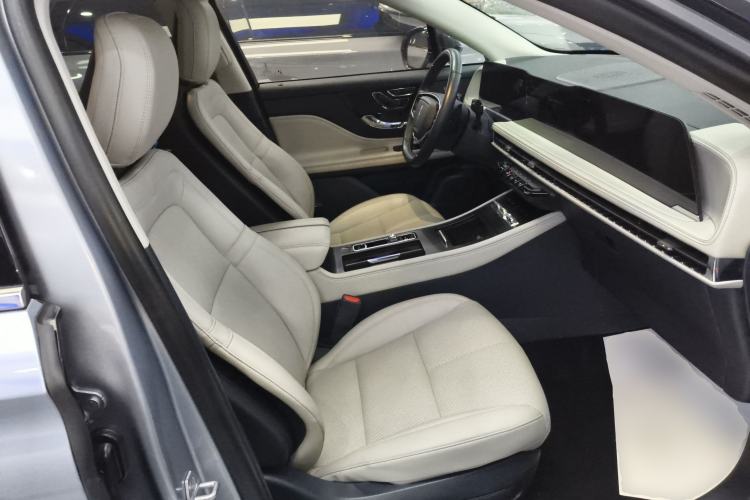 Used Lincoln Corsair 2023 2.0T Two-Wheel Drive Luxury Edition Right Front Seat