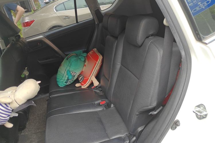 Used Toyota RAV4 2015 2.0L CVT Two-Wheel Drive Fashion Edition Left Rear Seat