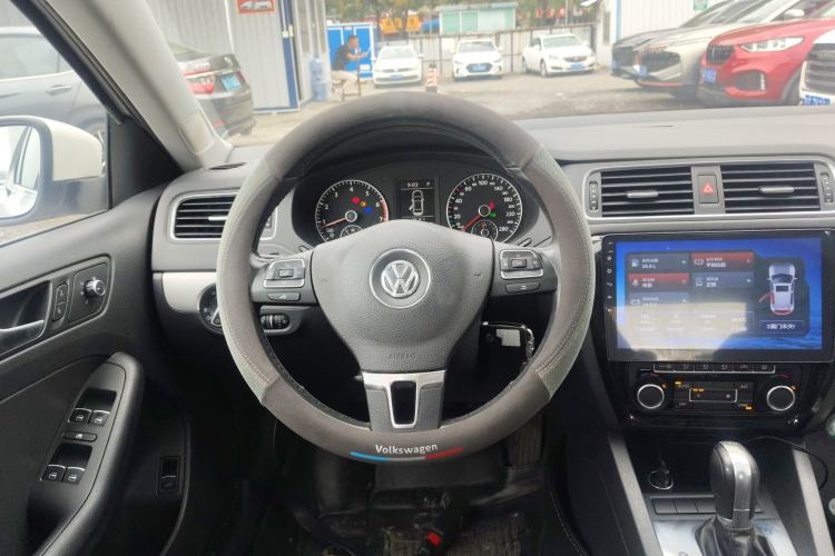 Used Volkswagen Sagitar 2014 Revised Version 1.4TSI Automatic Luxury Edition Steering Wheel