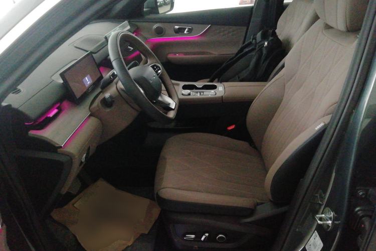 Used Chery Tiggo 8 PLUS 2025 290TGDI DCT Prestige 5-Seater
