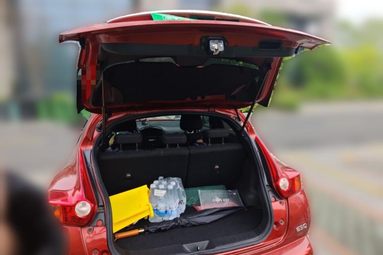 Used Infiniti ESQ 2014 1.6L Spontaneous Edition Trunk