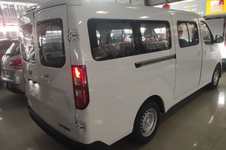Used Wuling Yangguang 2024 300km Comfort-Grade Passenger Van 60kW Rear Right 45 Deg