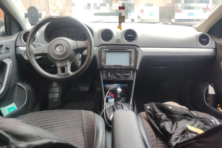 Used Volkswagen Jetta 2013 1.6L Automatic Comfort Model Center Console