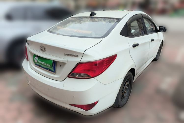 Used Hyundai Verna (older generation) 2014 1.4L Manual Smart GLS Trim Rear Right 45 Deg