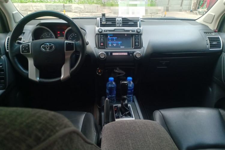 Used Toyota Prado 2016 2.7L Automatic Standard Edition Center Console