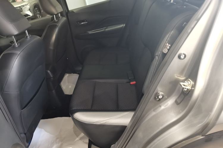 Used Nissan Kicks 2018 1.5L CVT Smart Connect Luxury Edition Interior 4