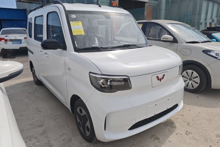Used Wuling Zhiguang New Energy 2025 Comfort Model Front Right 45 Deg