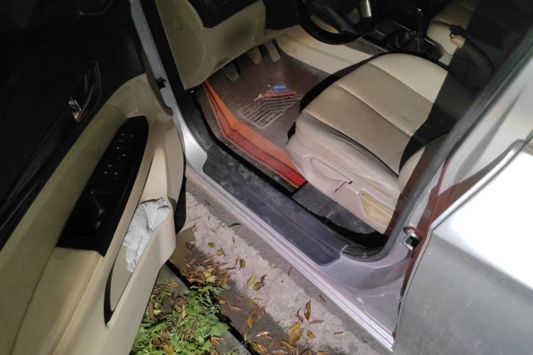 Used CHANGAN Eado 2012 1.6L Manual Luxury Version China IV Standard Driver Seat