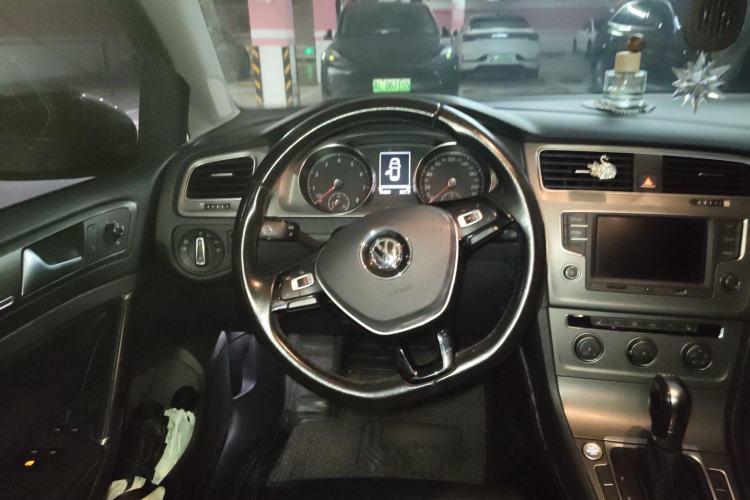 Used Volkswagen Golf 2016 230TSI Automatic Luxury Version
