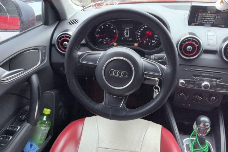 Used Audi A1 2016 30 TFSI Sportback Design Fashion Edition Steering Wheel