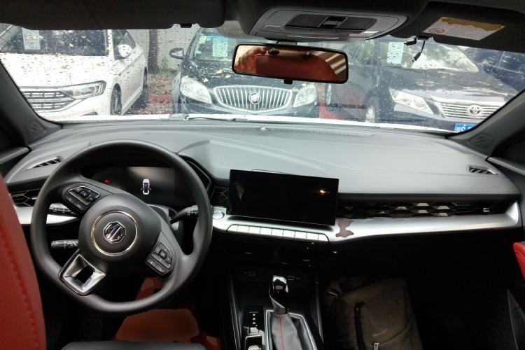 Used MG 5 2023 180 DVVT CVT Luxury Edition Center Console