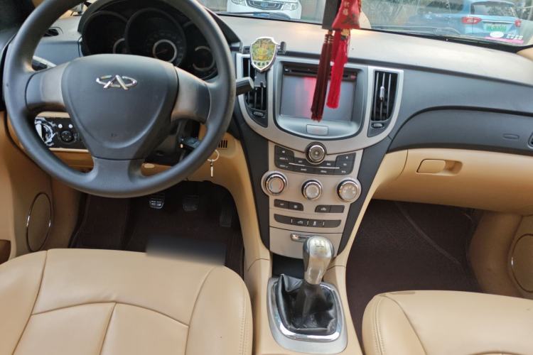 Used Chery A3 2010 Restyled Sedan 1.6L Manual – Entry-Level Trim Center Console