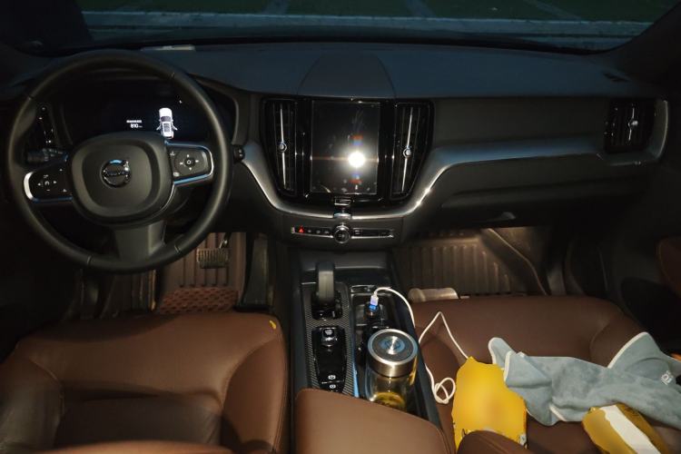 Used Volvo XC60 2024 B5 4x4 Smart Luxury Edition Center Console