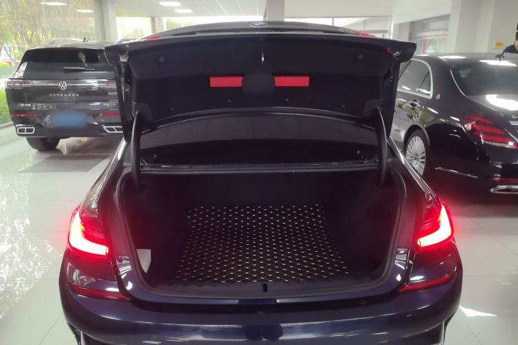 Used BMW 3 Series 2020 320Li M Sport Package Trunk