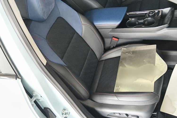 Used Chevrolet Equinox Plus 2024 102km RS Ultimate Edition Right Front Seat