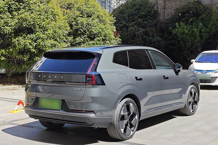 Used Volvo XC70 Plug-in Hybrid 2026 Model Four-Wheel Drive Long-Range Ultra Exterior 4