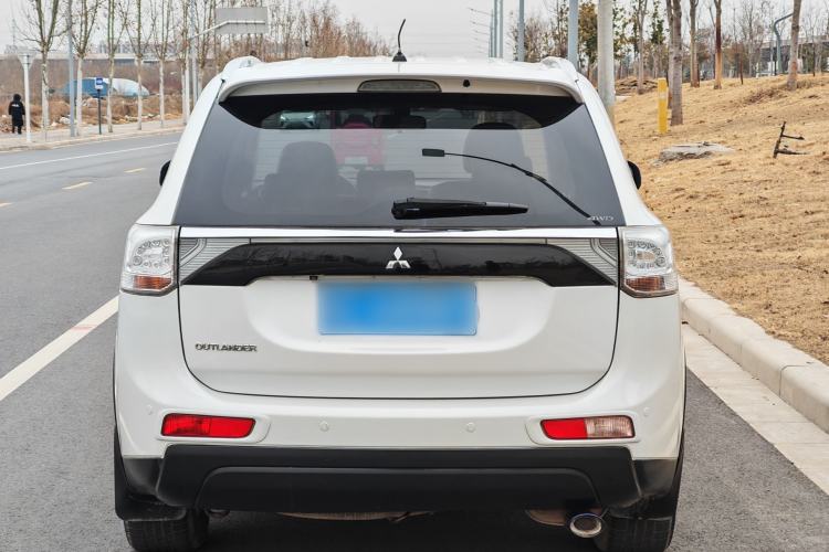 Used Mitsubishi Outlander 2014 2.4L 4x4 Deluxe Value Edition 7 Seats