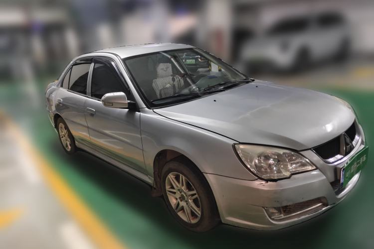 Used Soueast V3 Lingyue 2010 Revised Version 1.5L Manual Comfort Edition Front Right 45 Deg