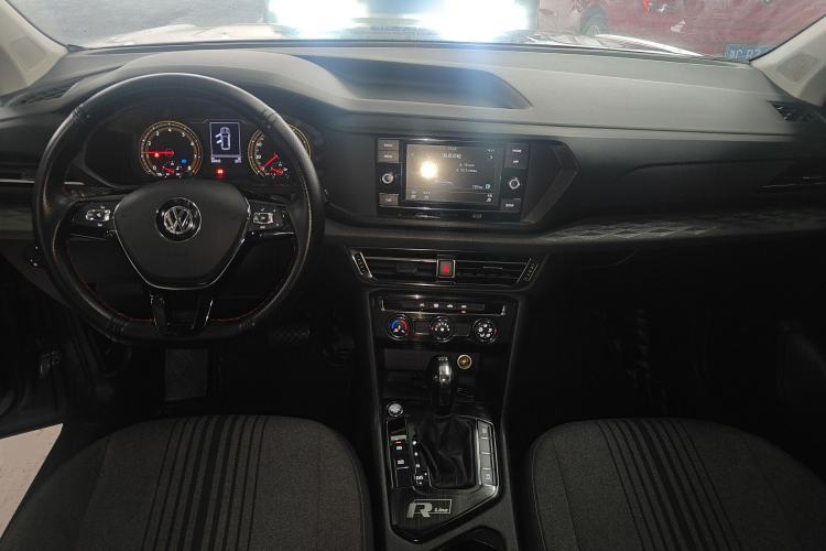 Used Volkswagen Tharu 2020 280TSI Two-Wheel Drive Trend Edition China VI Standard Center Console