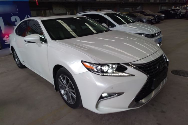 Used Lexus ES 2015 300h Comfort Edition
