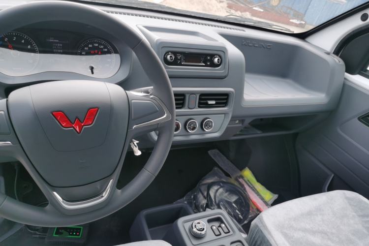 Used Wuling Yangguang 2025 Model 400km Bus Edition—Comfort Edition