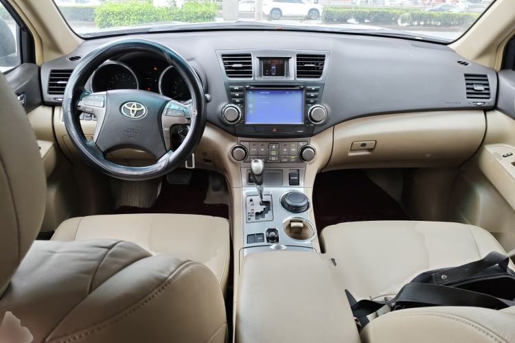 Used Toyota Highlander 2009 2.7L Two-Wheel Drive 7-Seater Luxury Edition Center Console