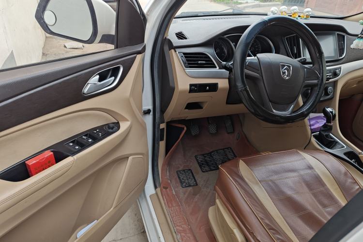 Used Baojun 730 2016 Revised 1.5L Manual Standard Version 7 Seats China V Emission Standard
