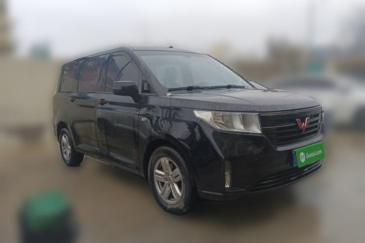 Used Wuling Hongguang PLUS 2020 1.5L Manual Comfort 7-Seater Front Right 45 Deg