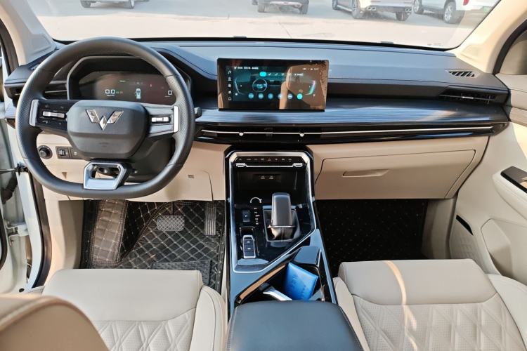 Used Wuling Asta 2022 2.0L DHT Electric-Speed Version
