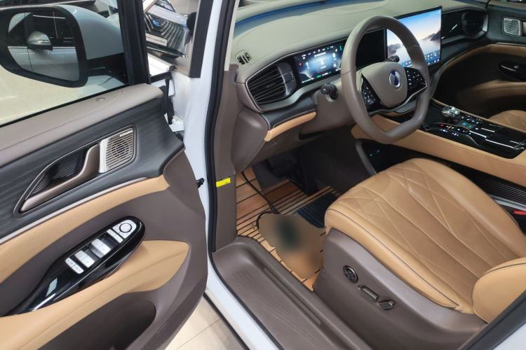 Used Denza D9 2022 DM-i 970 Four-Wheel Drive Flagship Model
