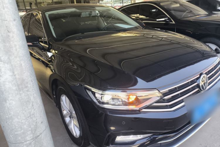 Used Volkswagen Magotan 2020 280TSI DSG Comfort Edition Front Right 45 Deg