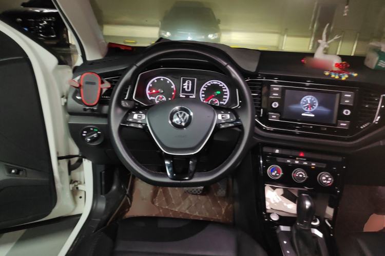 Used Volkswagen T-ROC 2018 280TSI DSG Two-Wheel-Drive Comfort Version China V Standard Steering Wheel