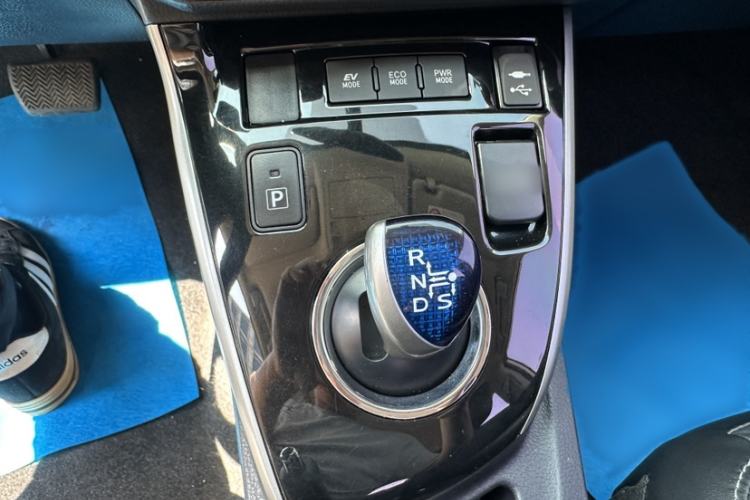 Used Toyota Corolla 2016 Dual-Engine 1.8L E-CVT Luxury Edition Interior 2