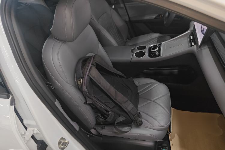 Used Geely Galaxy L6 2025 EM-i 140km Long-Range Version
