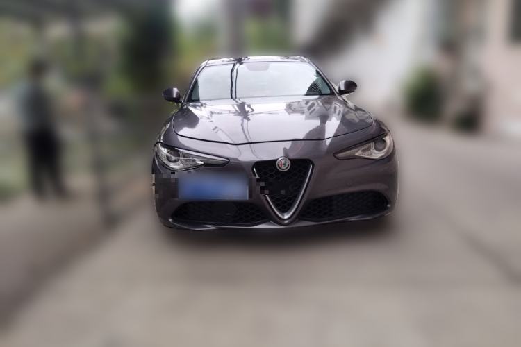 Used Alfa Romeo Giulia 2017 2.0T 200HP Luxury Edition Front