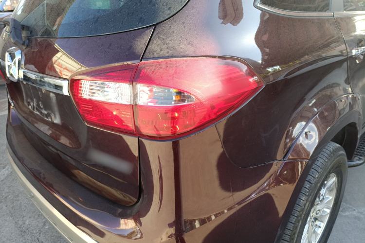 Used JMC Yusheng S350 2017 2.0T Automatic 2WD Diesel Luxury Version with Sunroof 5 Seats
