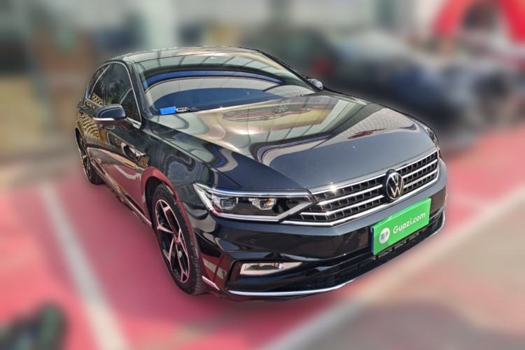 Used Volkswagen Magotan 2024 2 Million Units Zhongxiang Version 330TSI DSG Luxury Edition
