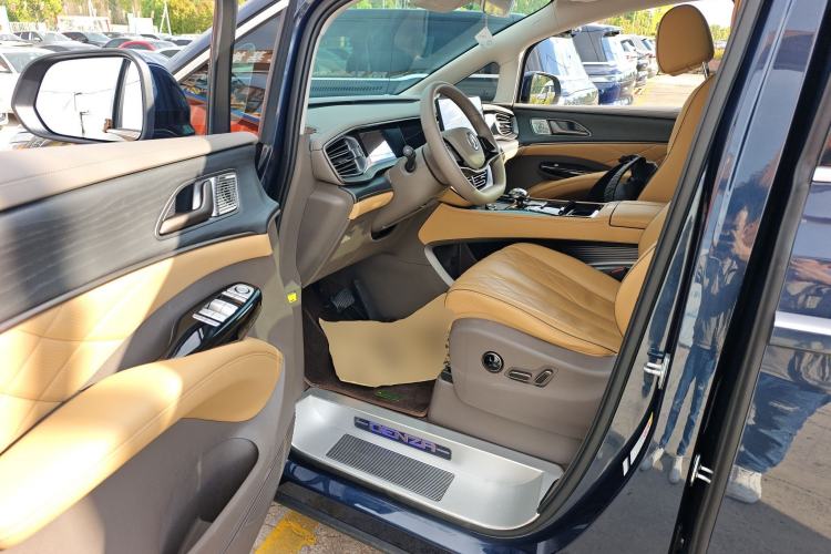 Used Denza D9 2022 DM-i 970 Four-Wheel Drive Prestige Model
