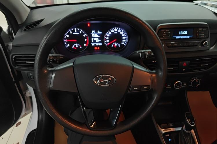 Used Hyundai Celesta 2020 1.6L Automatic GL Enjoyable Edition Steering Wheel