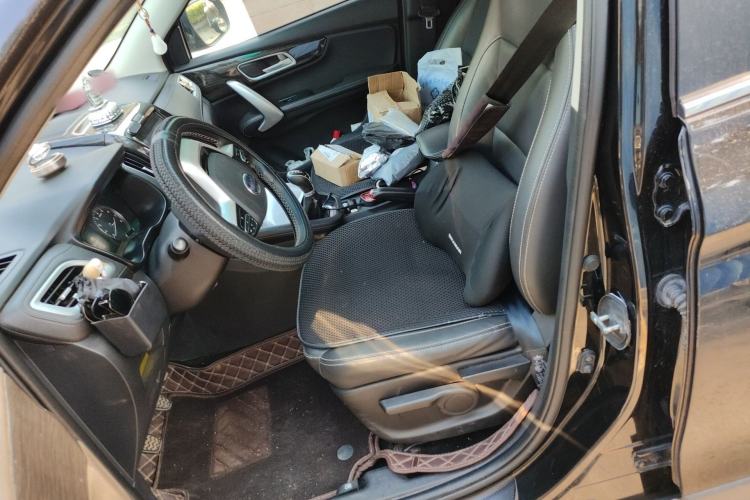 Used SWM X7 2018 1.8L Manual Luxury Connected Version 7 Seats Left Front Seat