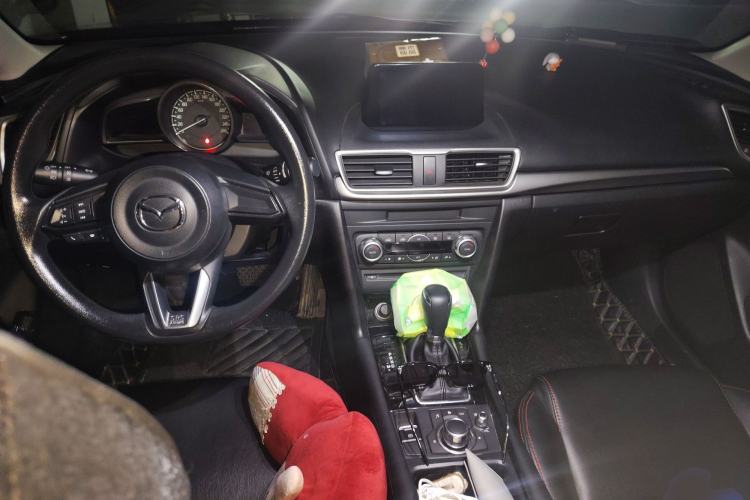 Used Mazda 3 Axela 2017 Sedan 1.5L Automatic Luxury Model China VI Standard
