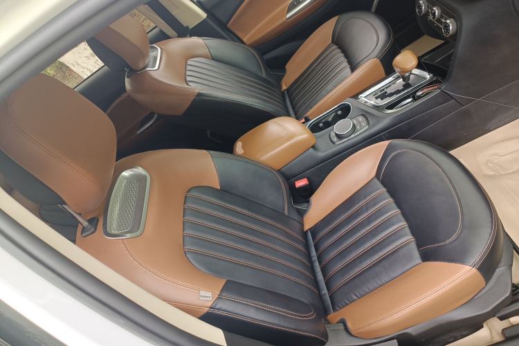 Used Soueast DX7 2015 1.5T Automatic Prestige Model Right Front Seat