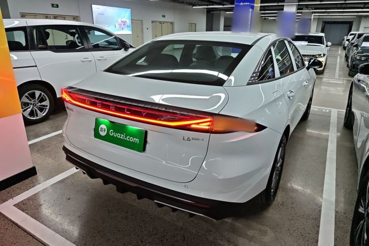 Used Geely Galaxy L6 2025 EM-i 140km Long-Range Version
