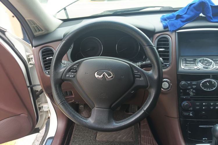 Used Infiniti QX50 2013 2.5L Two-Wheel-Drive Elegant Edition