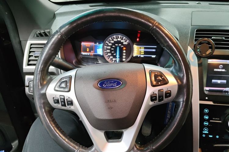 Used Ford Explorer 2013 3.5L Deluxe Model
