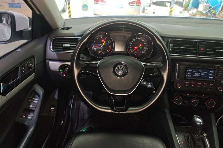 Used Volkswagen Sagitar 2016 230TSI 25th Anniversary Edition Steering Wheel